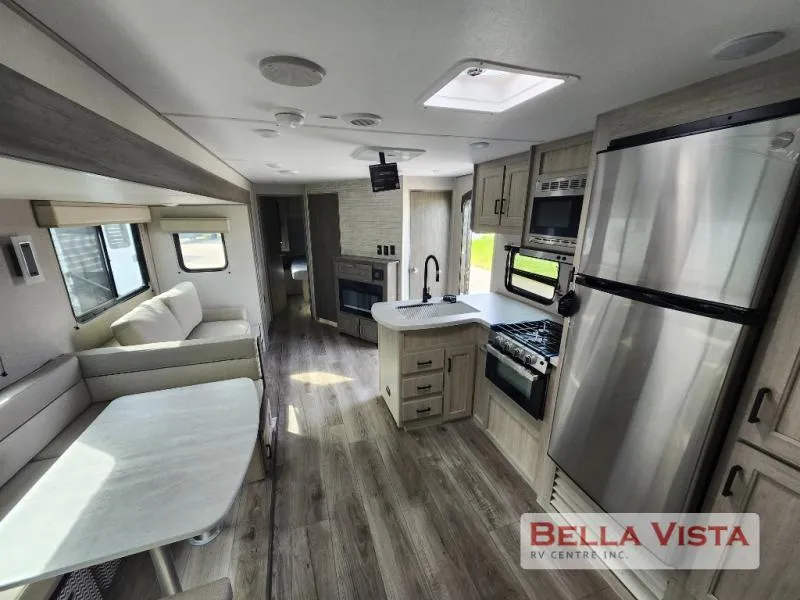 2025 Coachmen Catalina Legacy Edition 293TQBSCK - Photo 4
