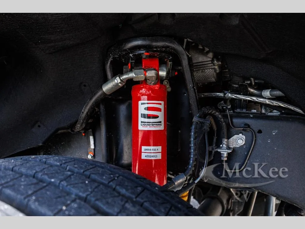 2027 Dynamax isata 6 31KSF4X4 - Photo 2