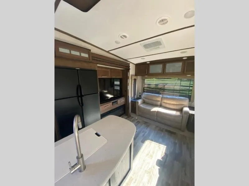 2018 Keystone RV Cougar 310RLS - Photo 3