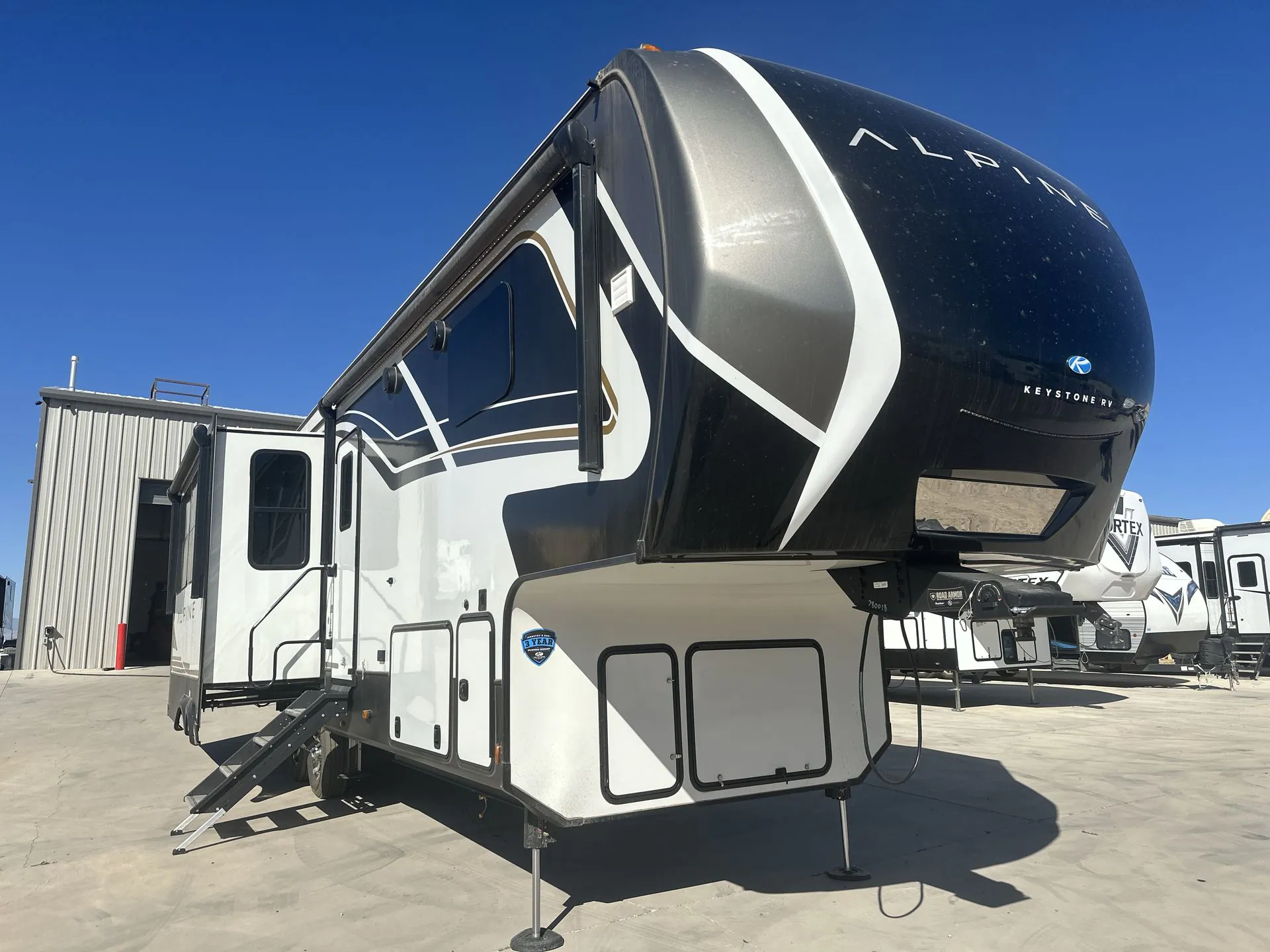 2024 Keystone Alpine 3011CK - Photo 2