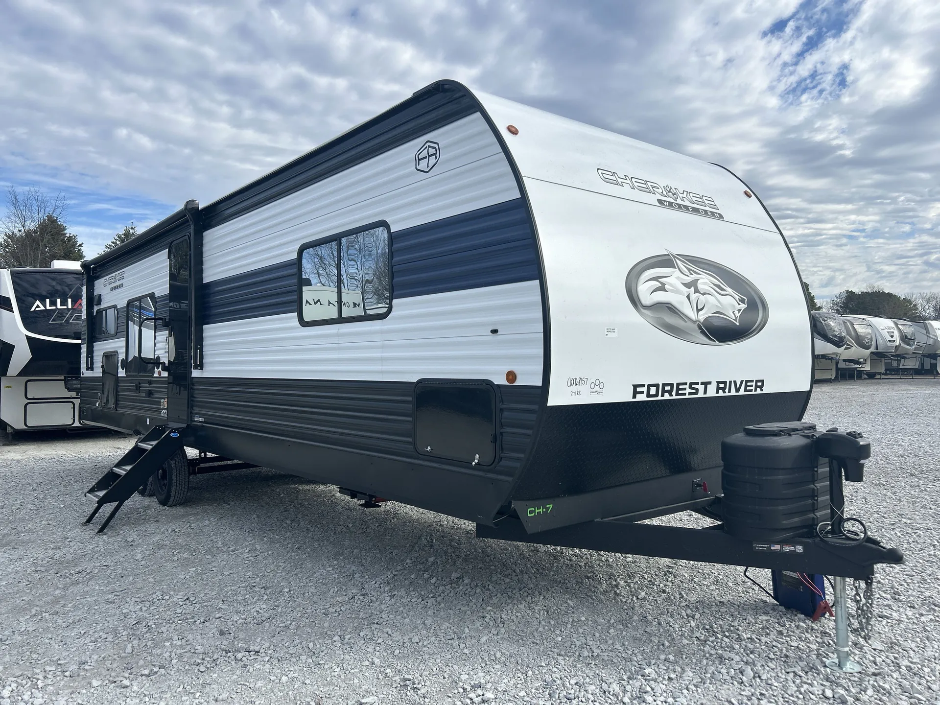 2026 Forest River Cherokee Wolf Den 271RK