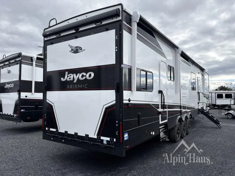 2026 Jayco Seismic 399 - Photo 3