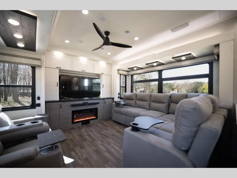 2025 Jayco North Point 381CKRE - Photo 4