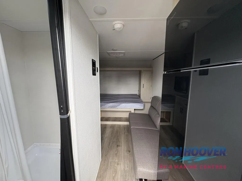 2026 Shasta Compact 17DB, Photos photo 4
