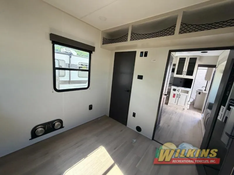 2027 Grand Design MOMENTUM G TT 31G - Photo 3