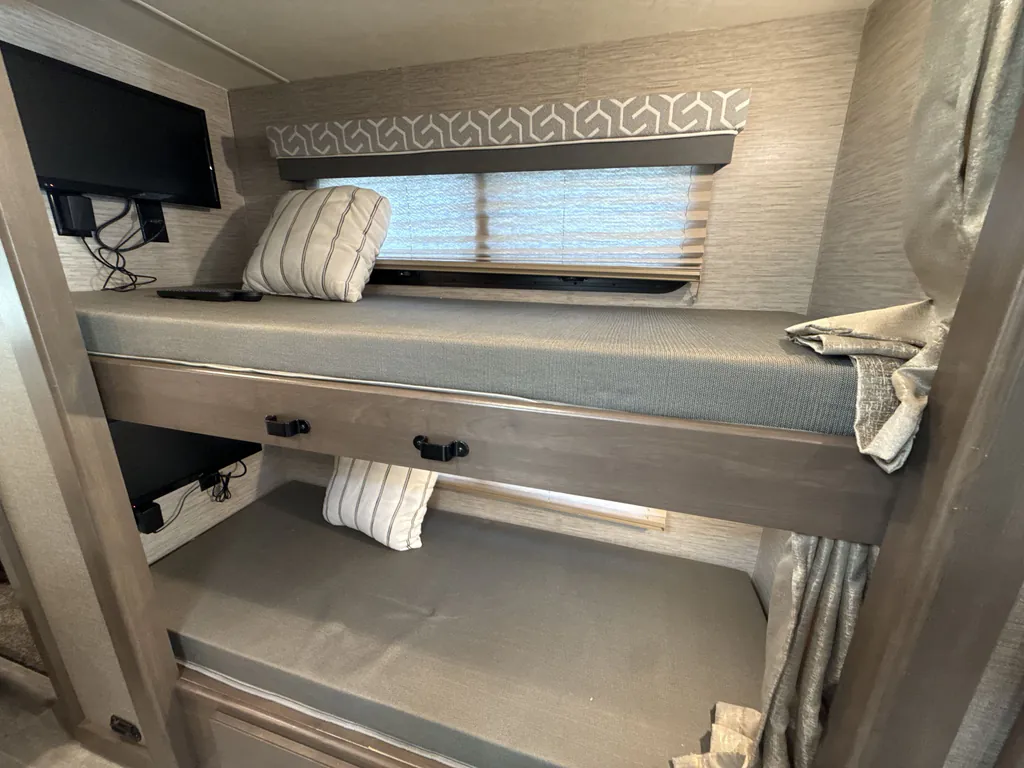 2021 Thor Motor Coach Freedom Traveler A32, Photos photo 19