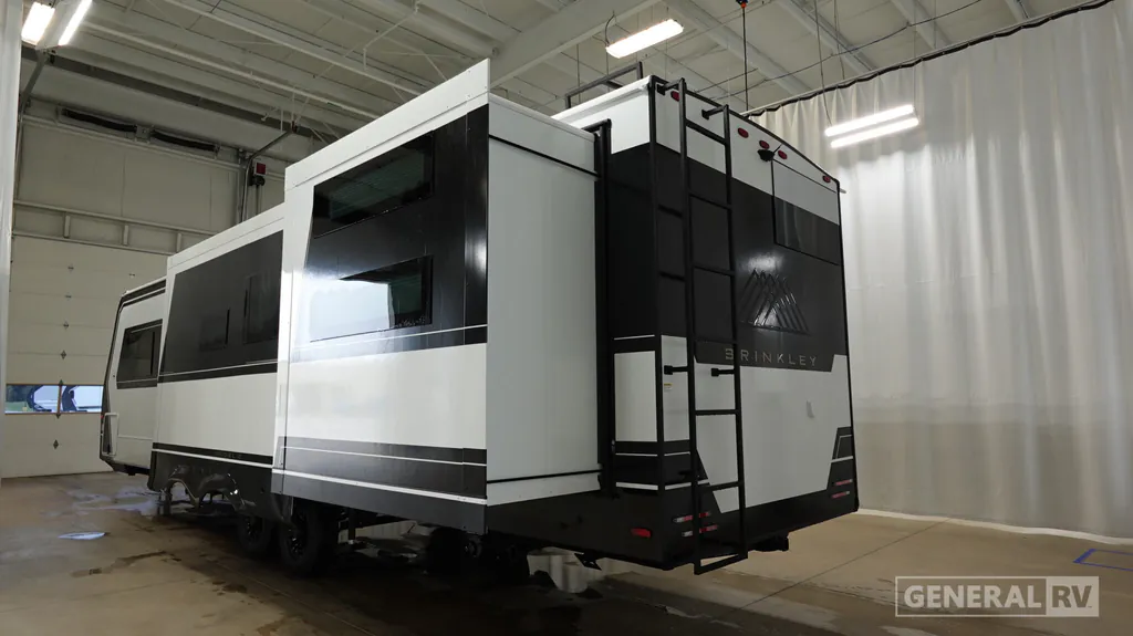 2027 Brinkley Model Z AIR 315, Photos photo 3