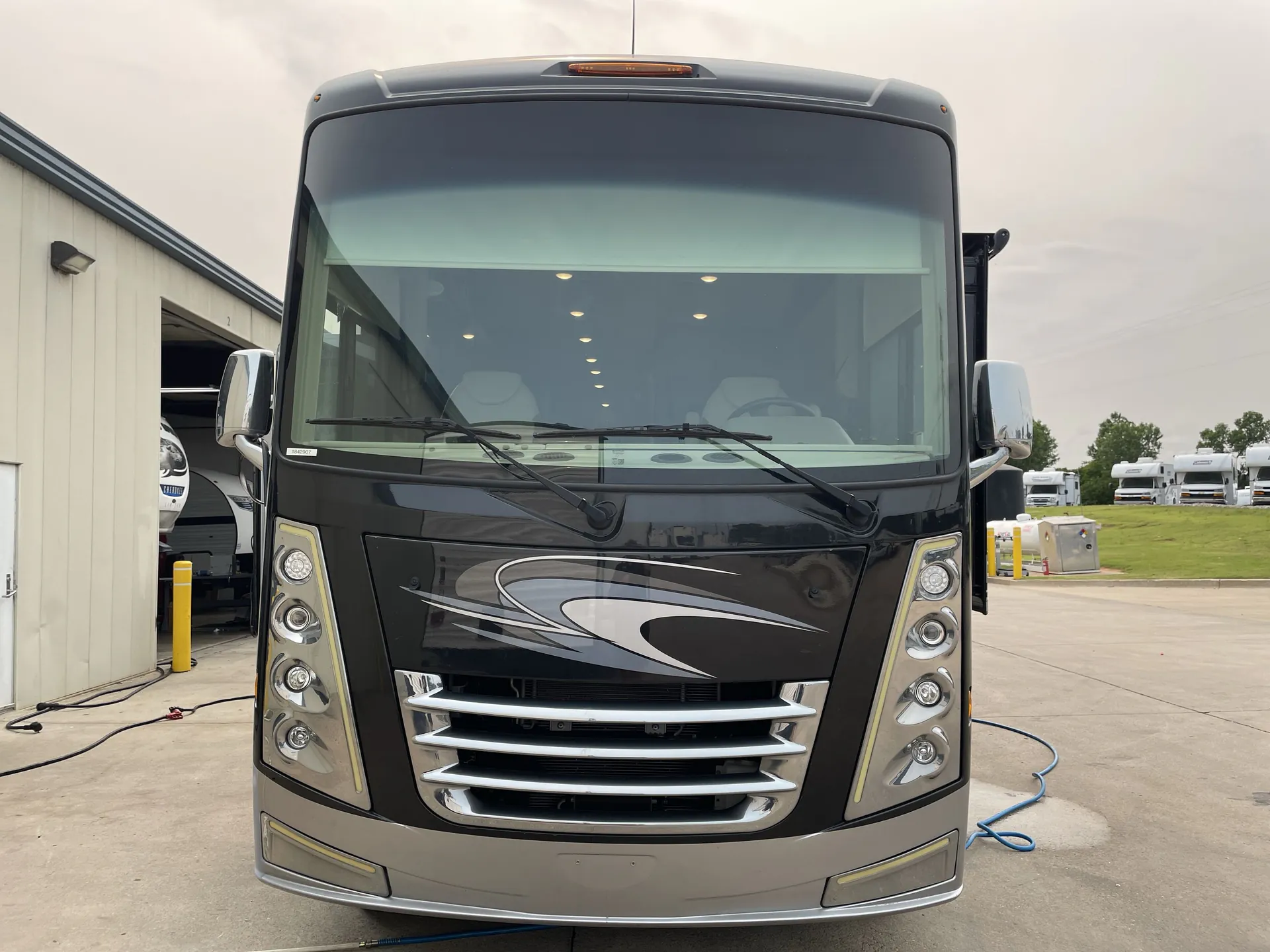 2021 Thor Motor Coach Challenger 37YT — front