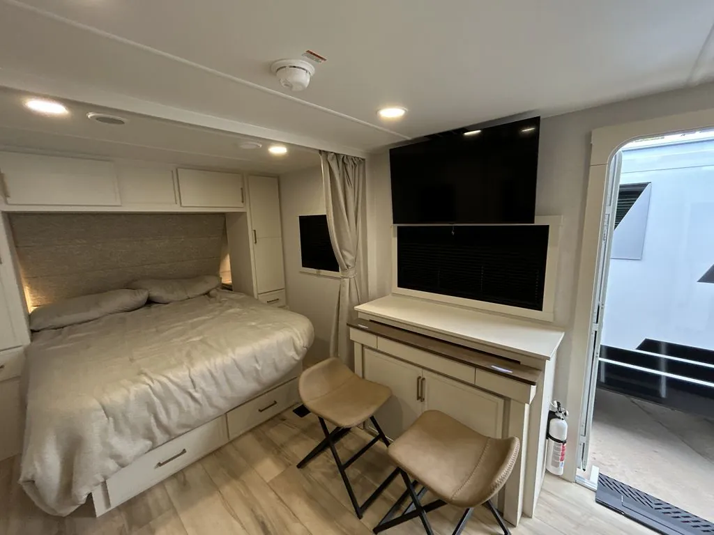 2026 Brinkley Model Ix 23X, Photos photo 13