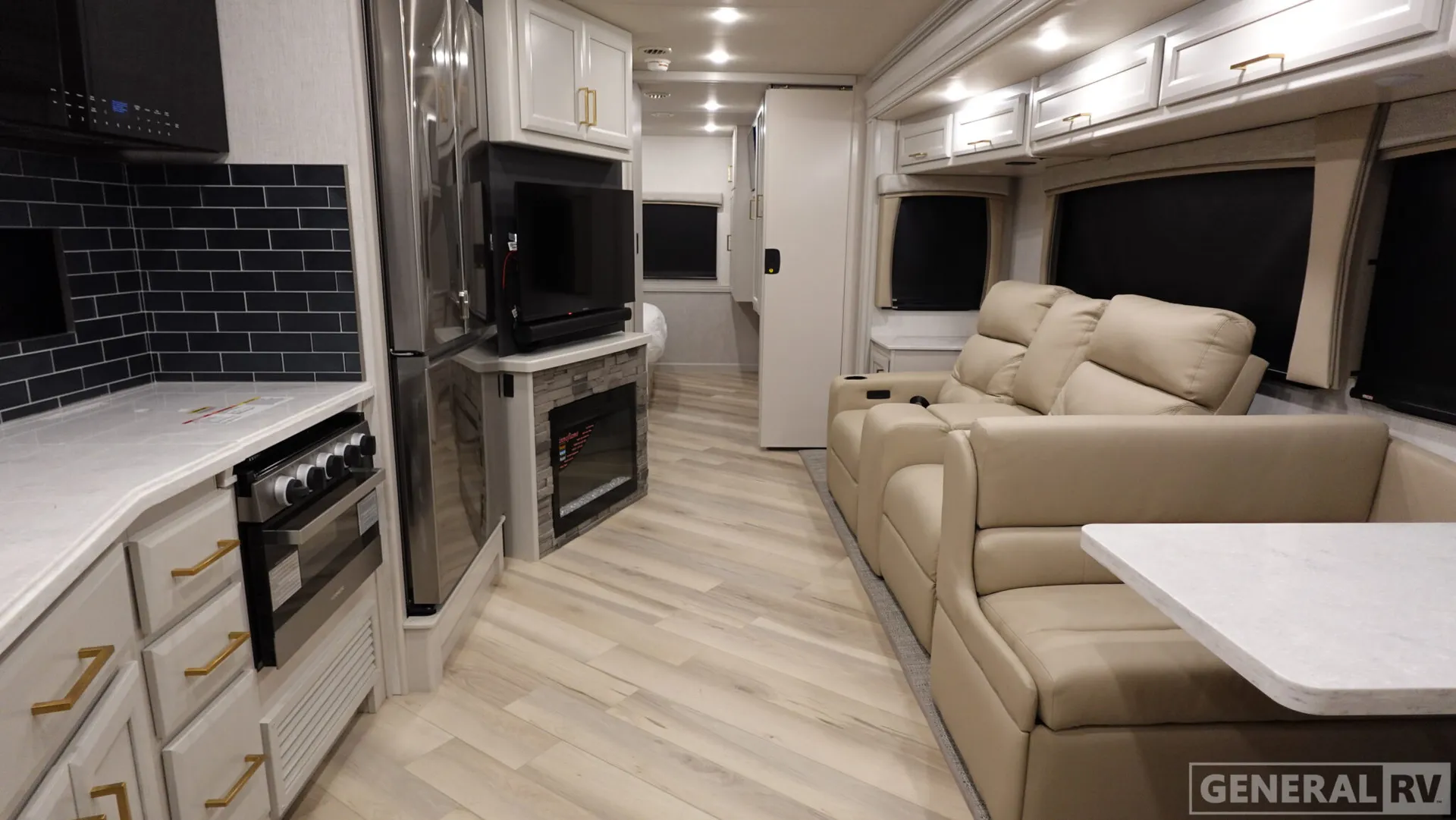 2026 Holiday Rambler Vacationer 33C - Photo 3