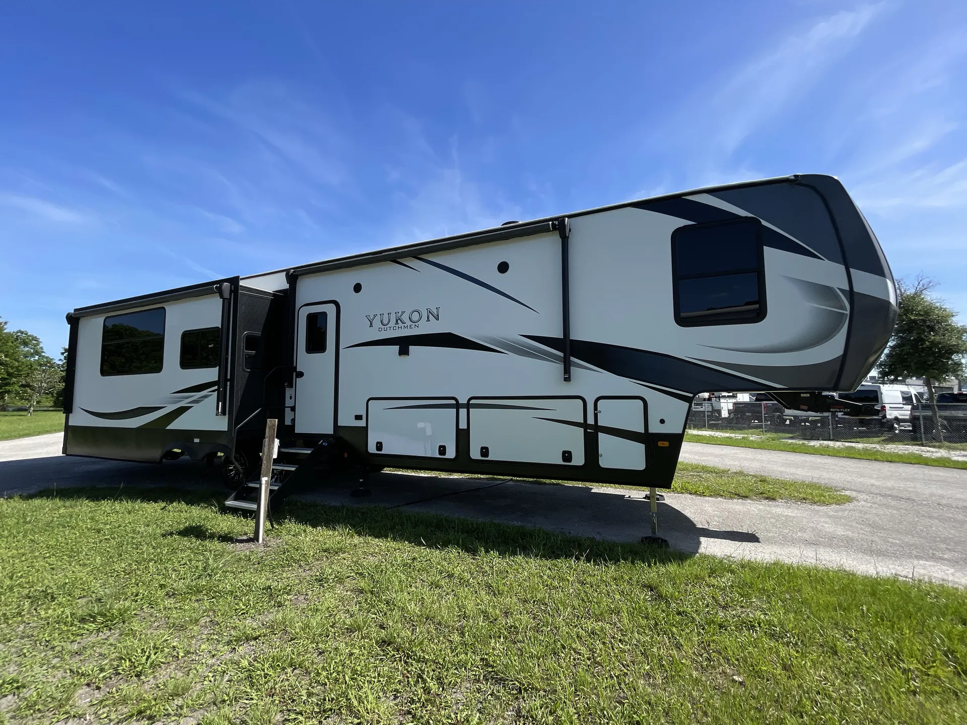 2022 Dutchmen Yukon 399ML - Photo 2