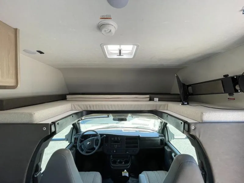 2027 Coachmen Leprechaun 210QSS CHEVY 3500 - Photo 4