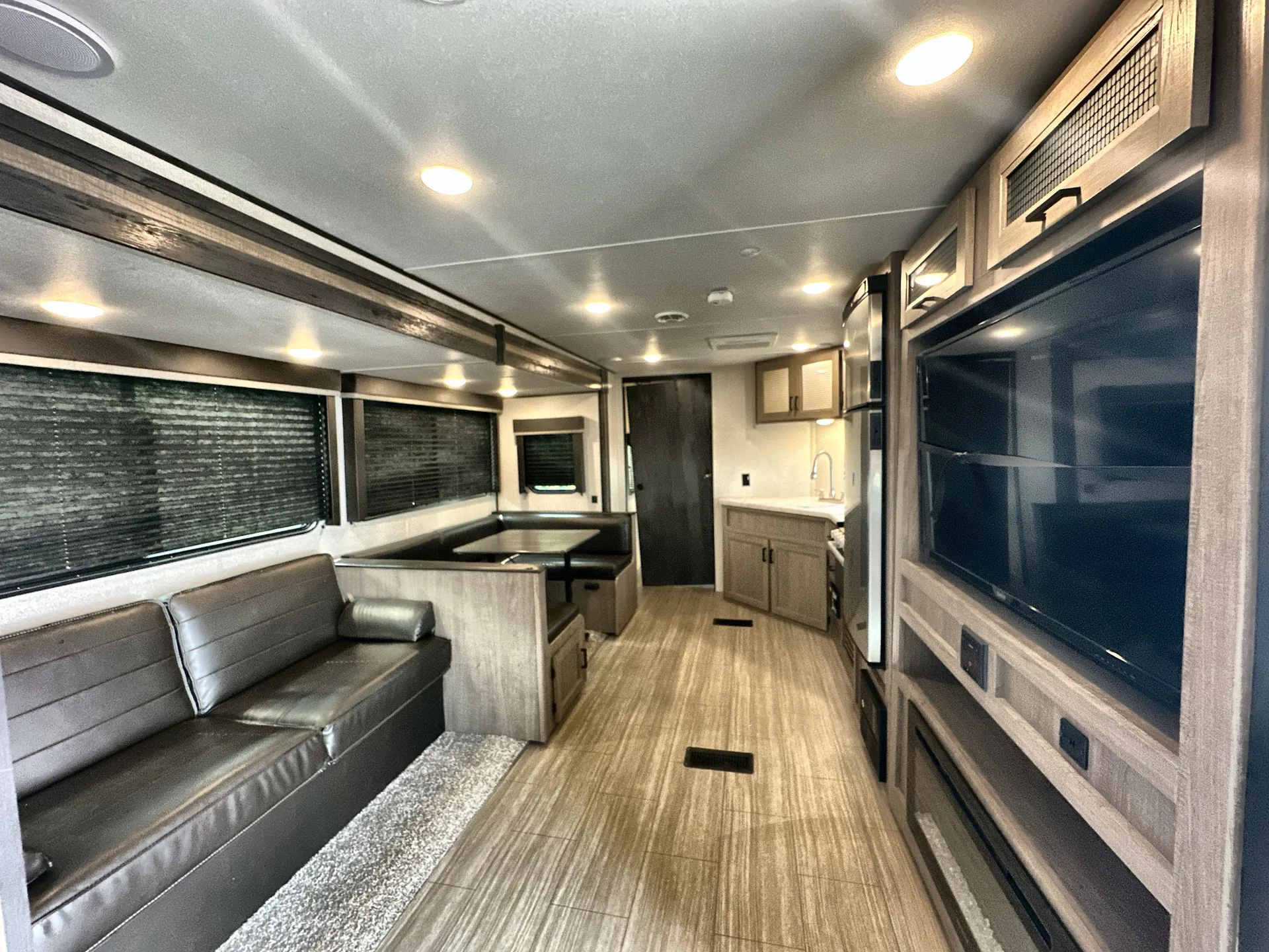 2021 Keystone Hideout 29DFS — living area main