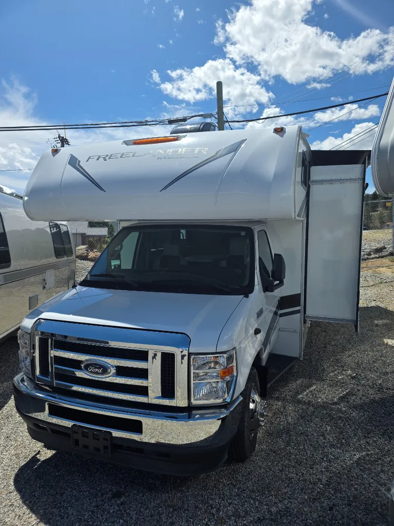 2021 Coachmen Freelander 26DS - Photo 4