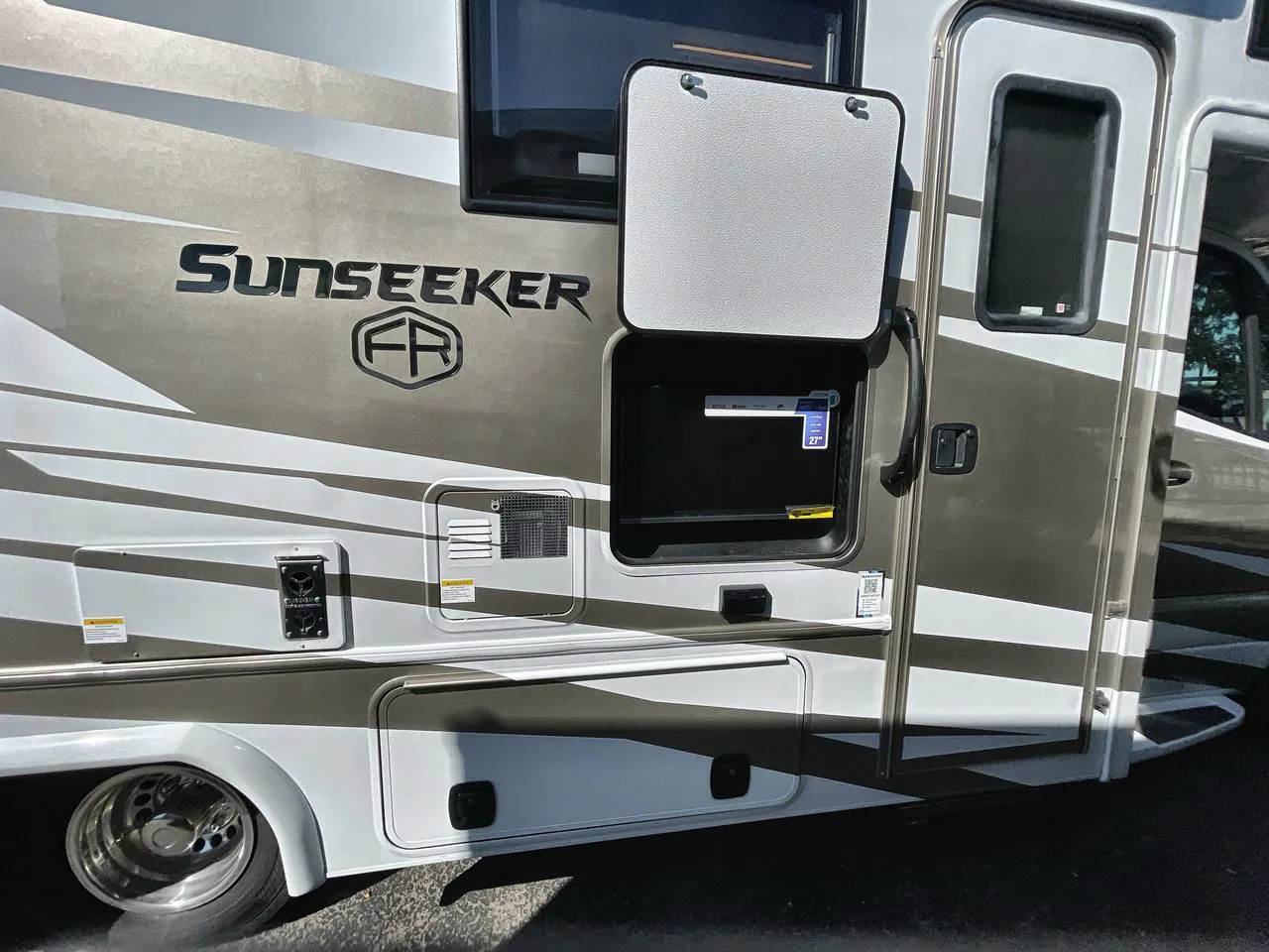 2026 Forest River Sunseeker MBS 2400BDS - Photo 3