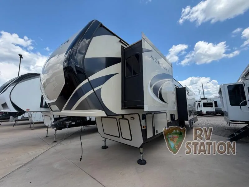 2020 Keystone Montana High Country 330RL - Photo 4
