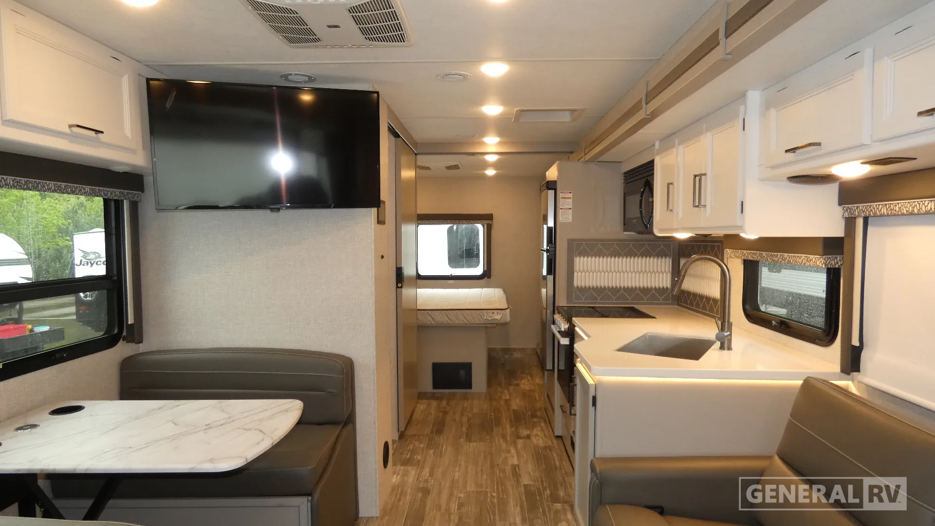 2025 Thor Motor Coach Hurricane 29M - Photo 3