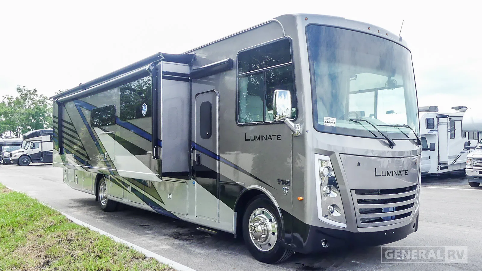 2026 Thor Motor Coach Luminate HH36 - Photo 2