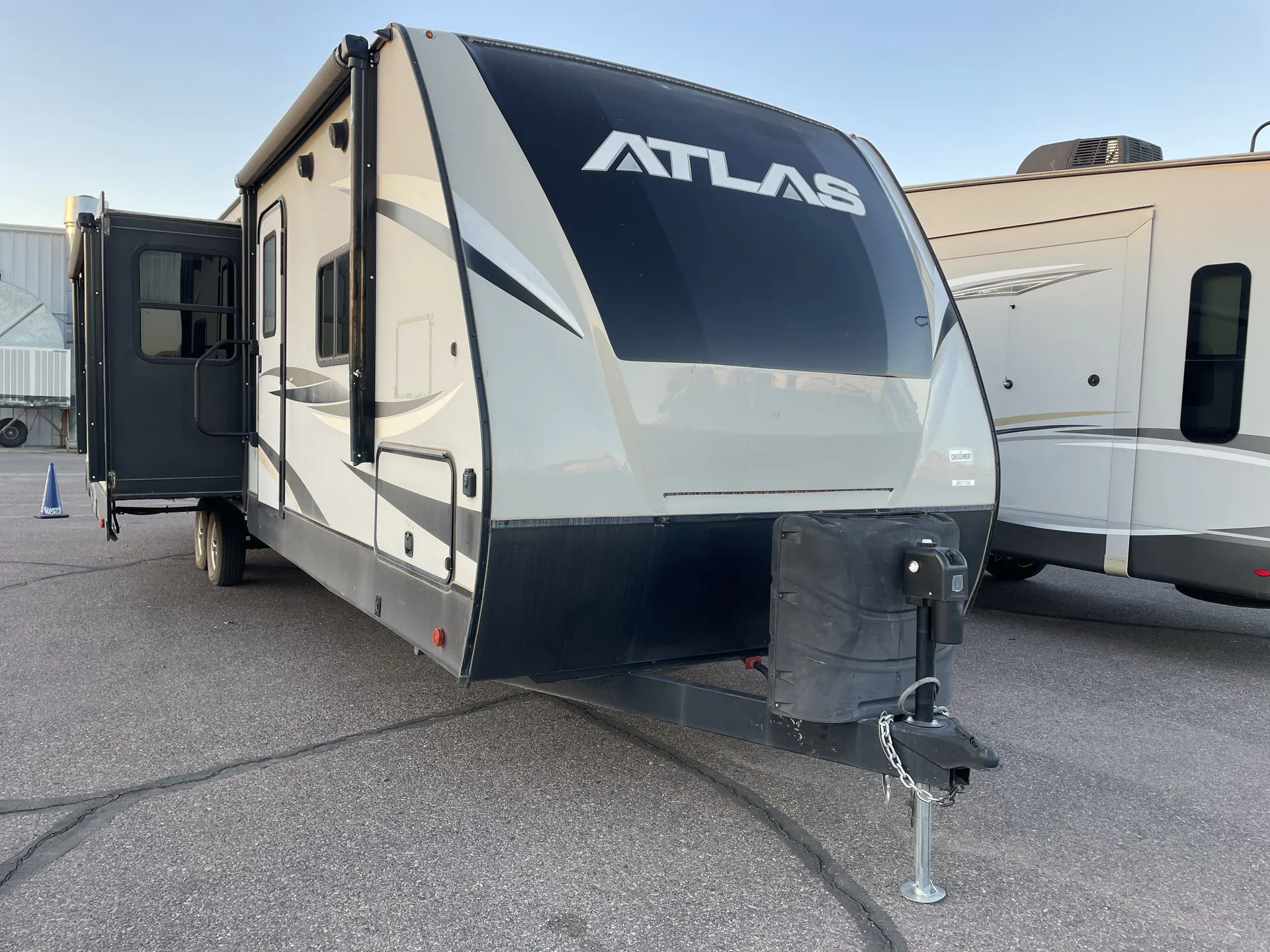 2019 dutchmen Atlas 3382BH - Photo 2