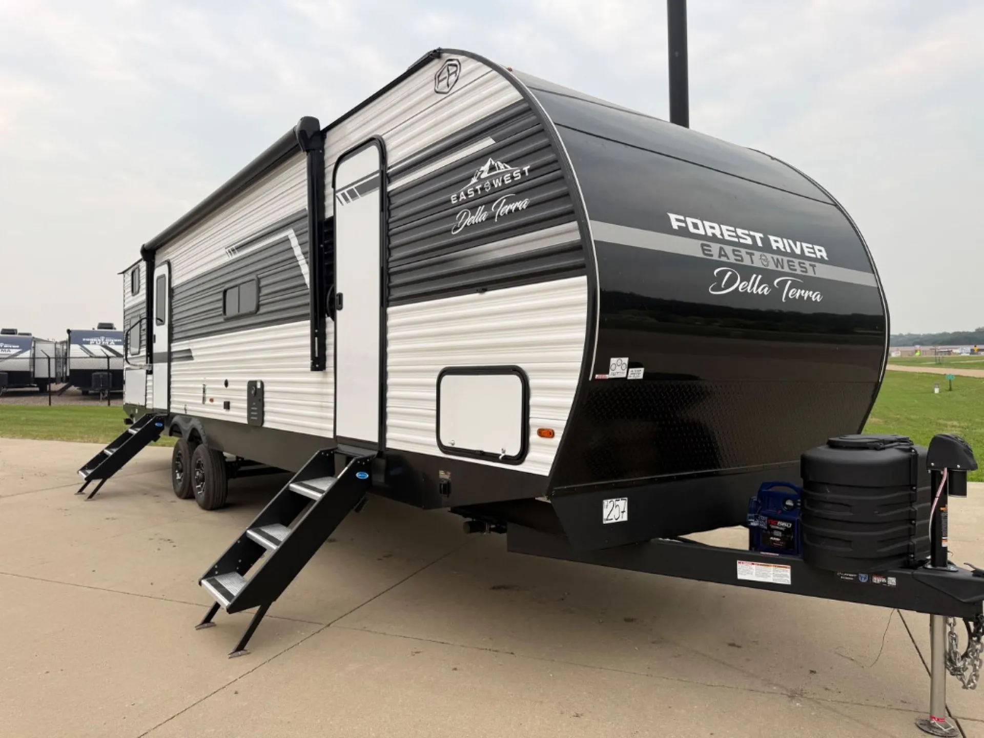 2027 East to West Della Terra 312BH dealer photo 1 from Midwest Campers & RV