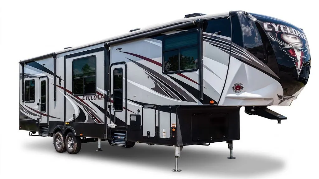 Heartland Cyclone 3611 JS exterior