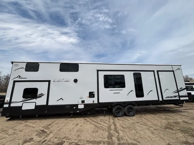 2025 Forest River Cherokee Timberwolf Black Label 39ALBL - Photo 4