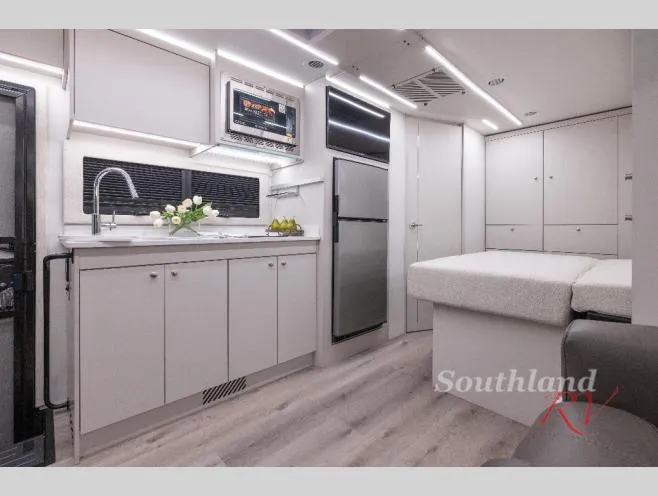 2027 Tiffin Wayfarer 25 PW - Photo 3