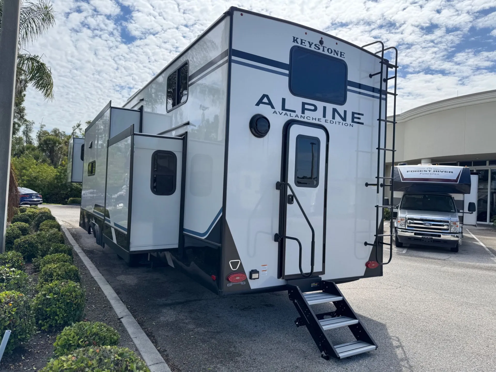 2026 Keystone Alpine Avalanche Edition 390DS - Photo 4