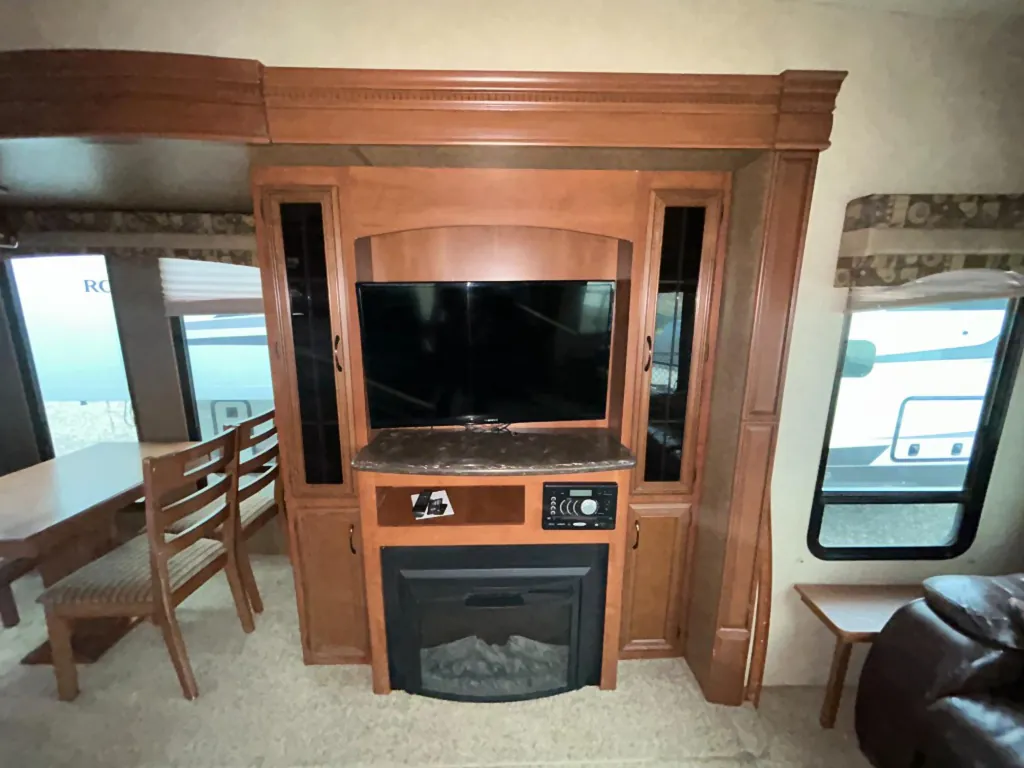 2014 Forest River Sandpiper 356RL, Photos photo 14