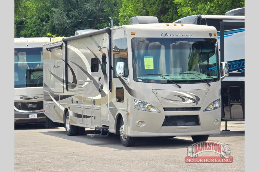2015 Thor Motor Coach Hurricane 34E - Photo 2