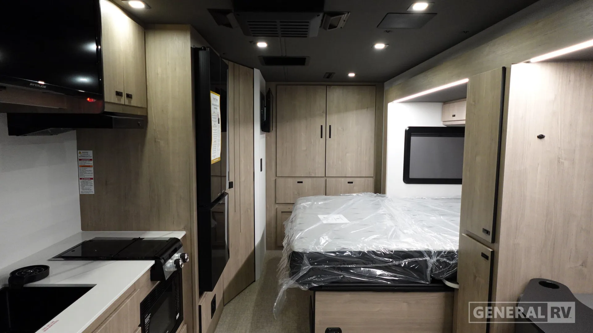 2026 Grand Design Lineage Series M 25FW - Photo 3