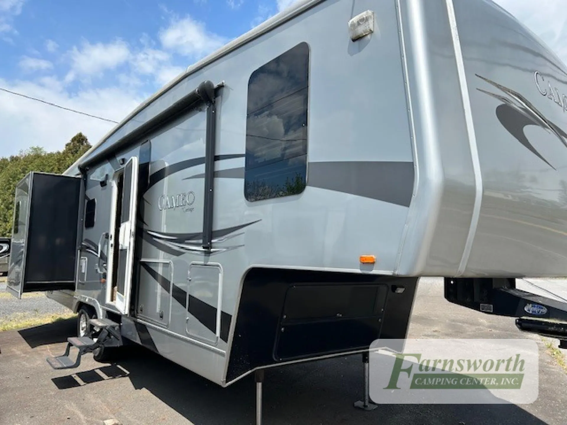 2011 Carriage Cameo 34SB3 - Photo 2