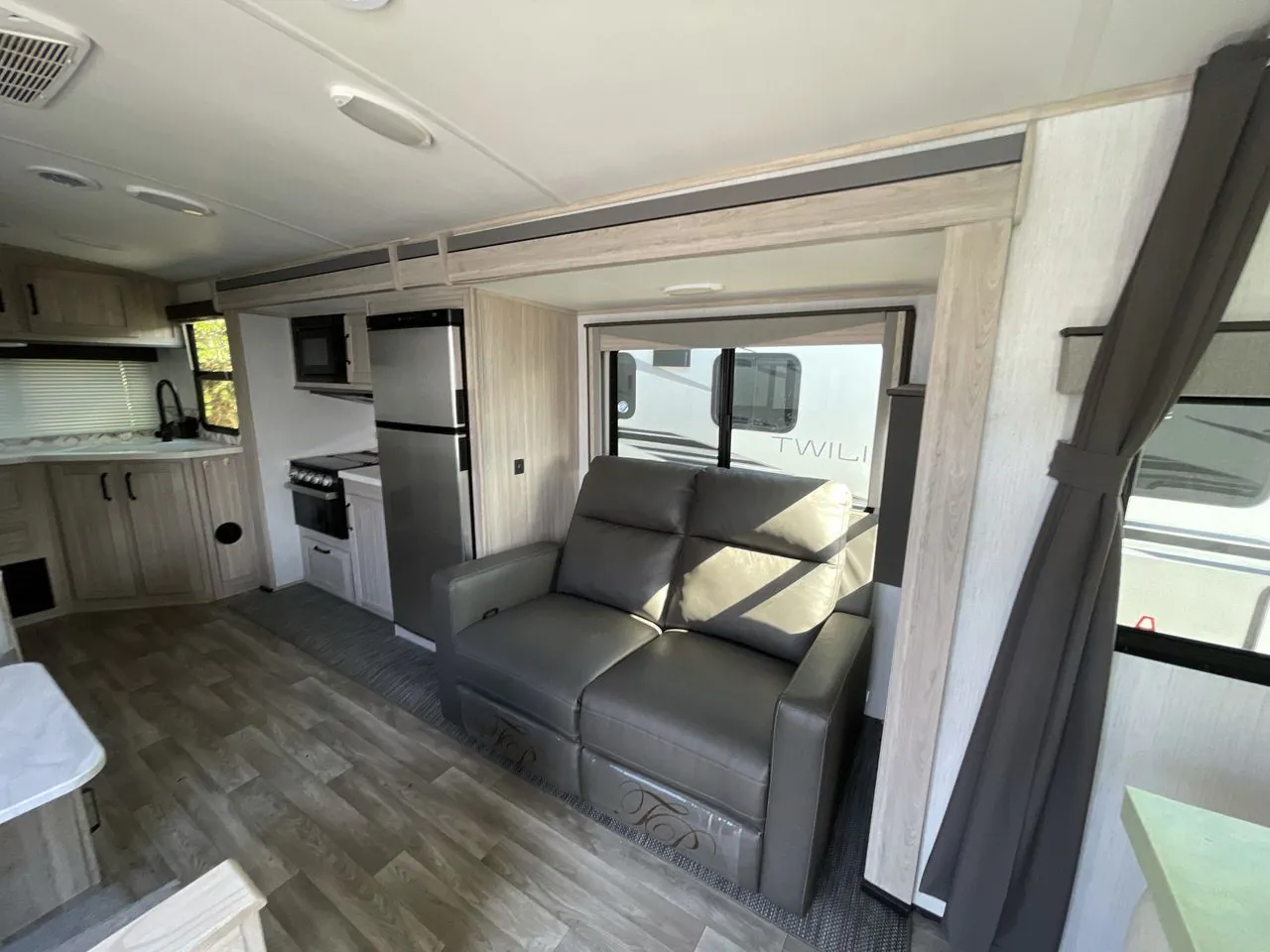 2023 Cruiser RV Twilight Signature TWS-2280 - Photo 3