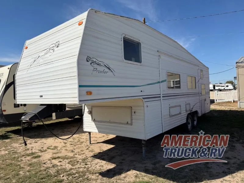 2001 Fleetwood RV Prowler 285S - Photo 2