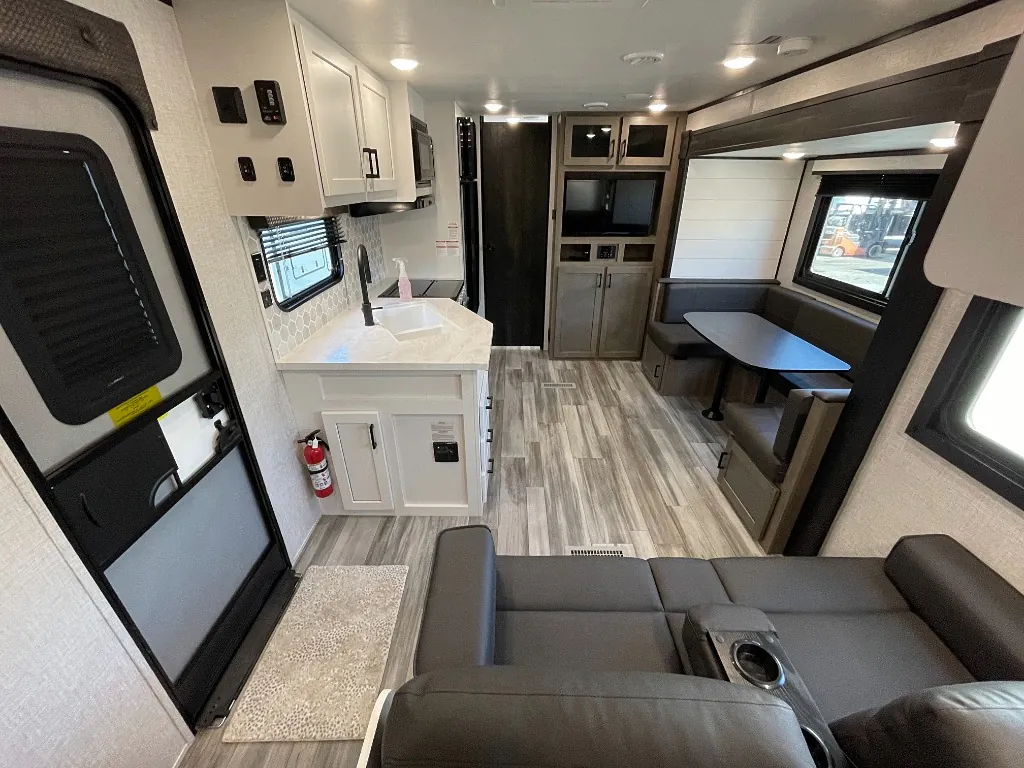 2024 Jayco Jay Flight 247RBS - Photo 3