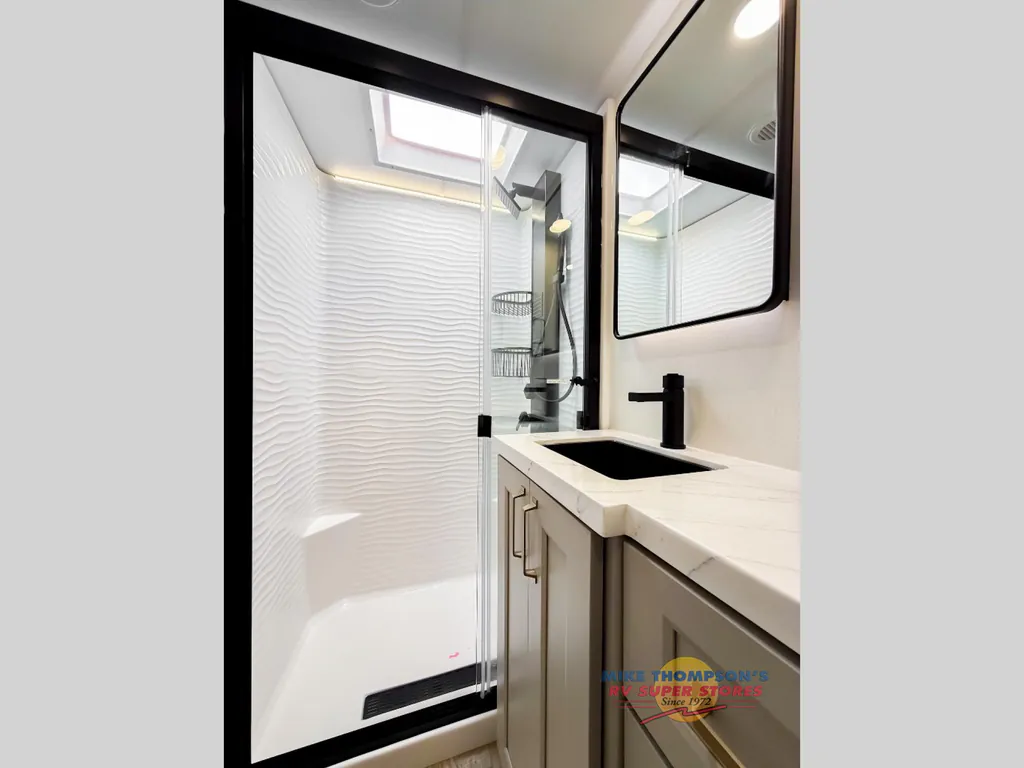 2026 Brinkley Model G 3950, Photos photo 37