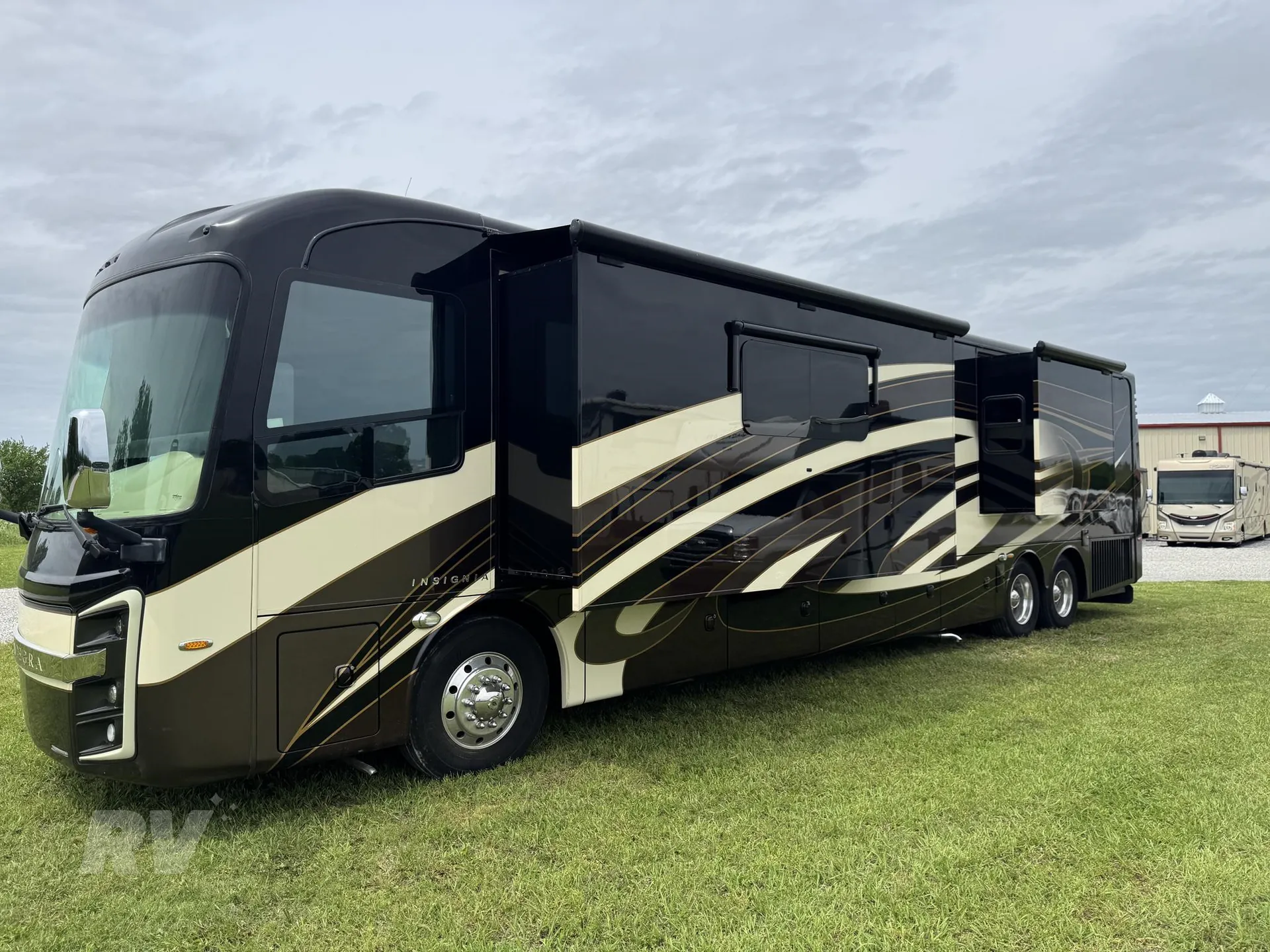 2017 Entegra Coach Insignia 44B - Photo 2