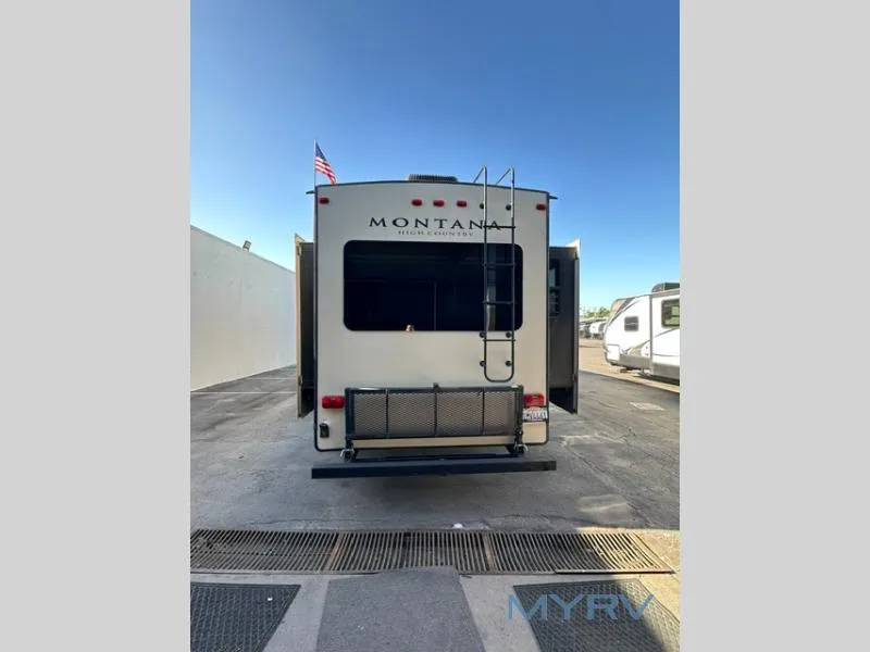 2017 Keystone RV Montana High Country 370BR - Photo 4