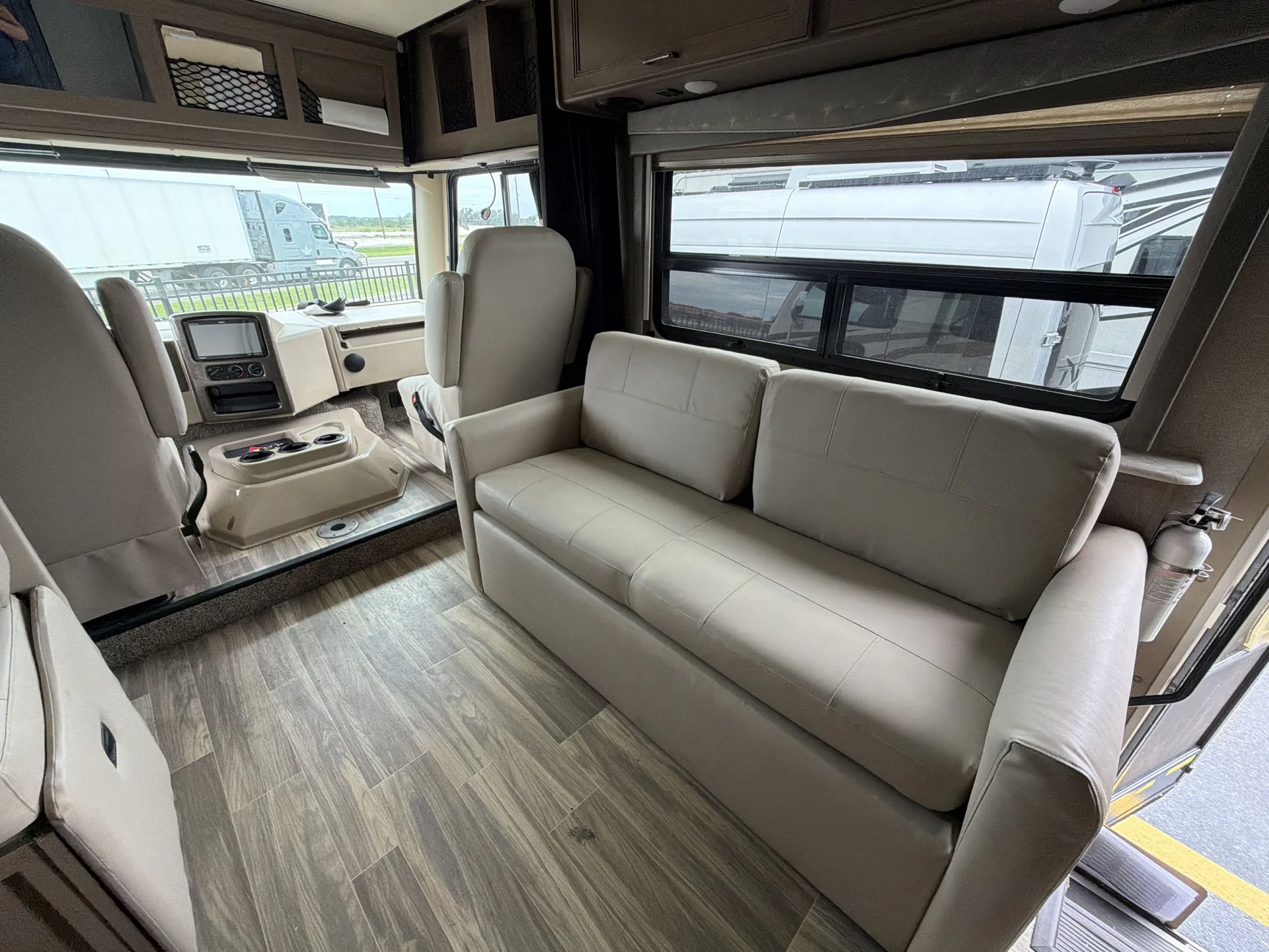 2020 Thor Motor Coach A.C.E 32.3 — living area main