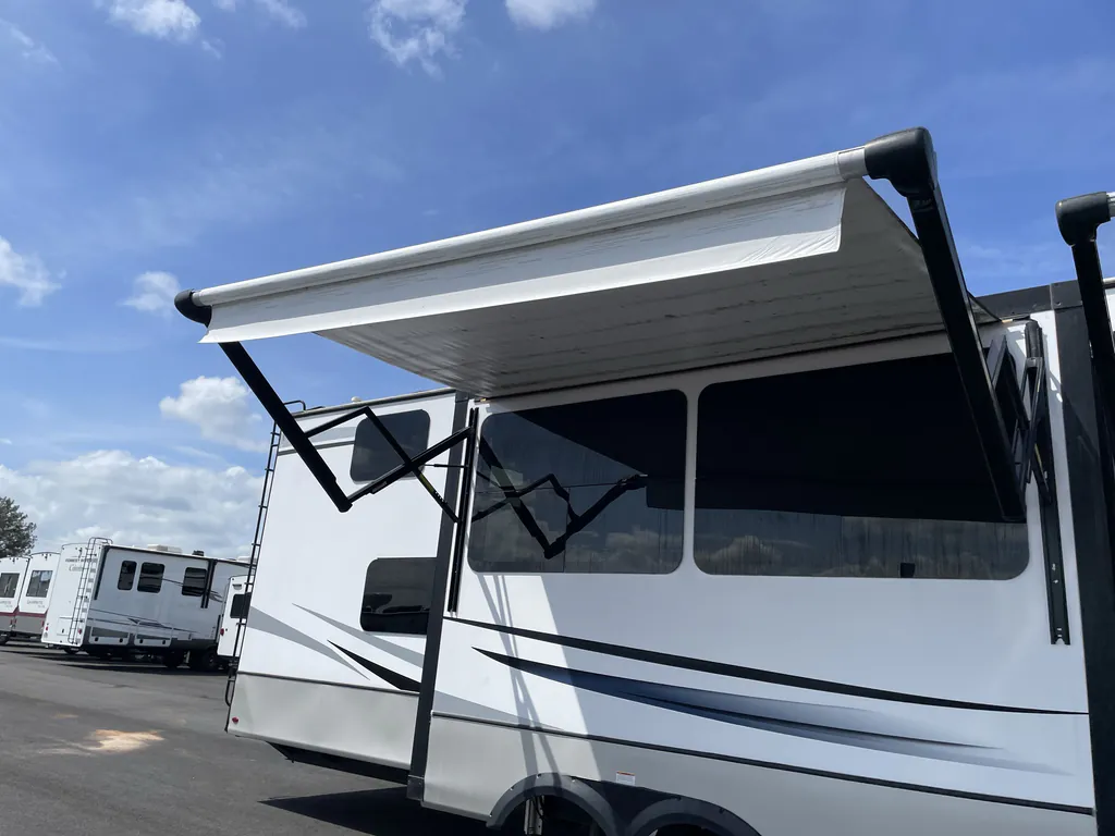 2023 Keystone Avalanche 390DS, Photos photo 28