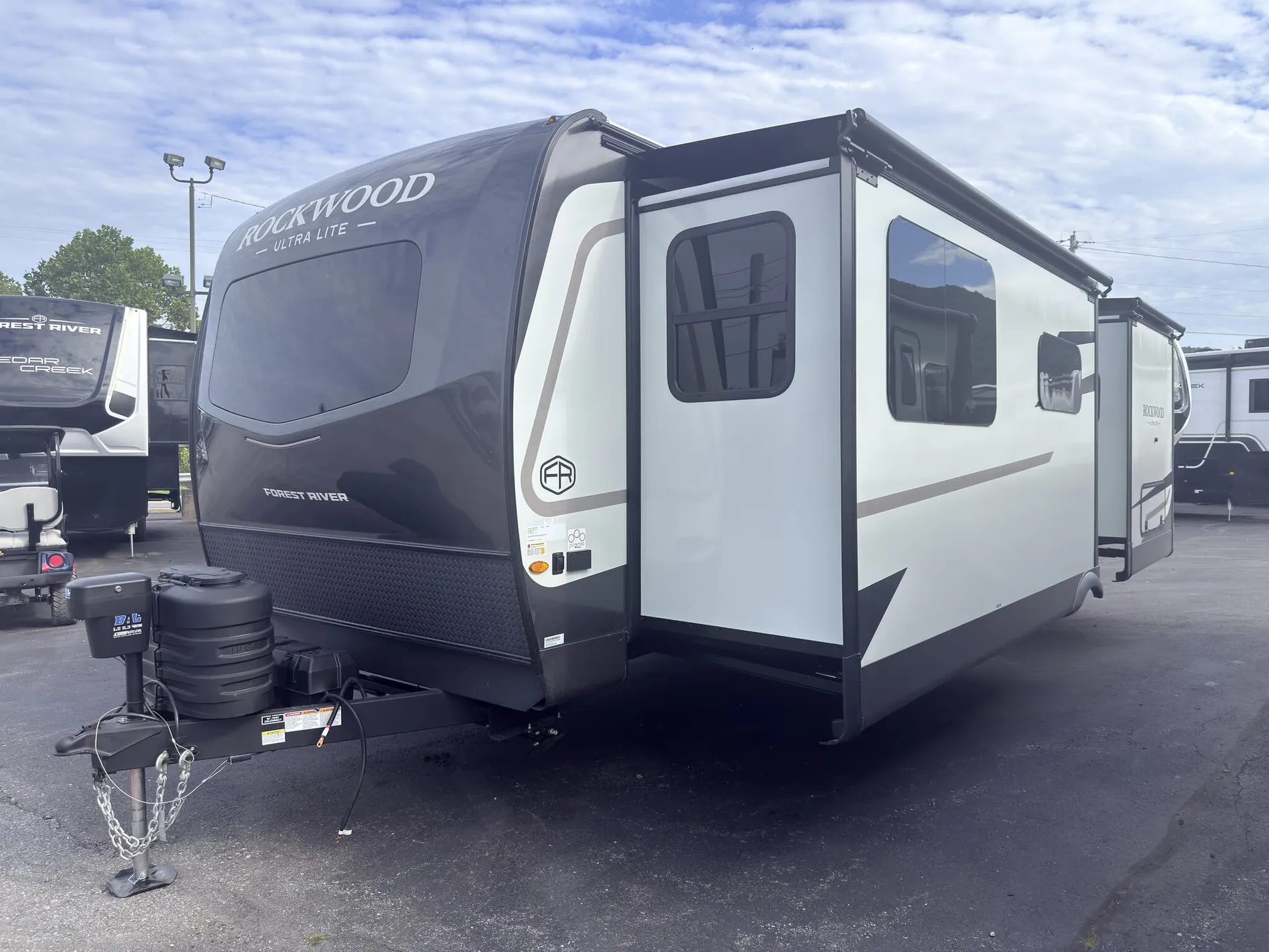 2027 Forest River Rockwood Ultra Lite 2608BS - Photo 4