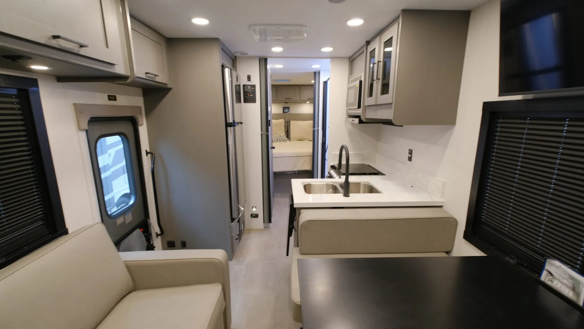 2026 Coachmen Encore SE 27XPS - Photo 3