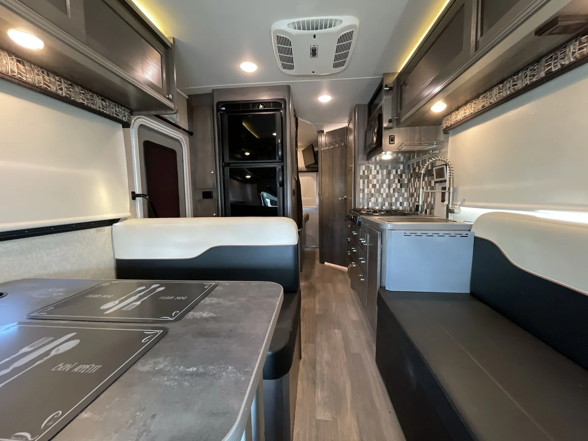 2018 Winnebago Fuse 23T — living area main