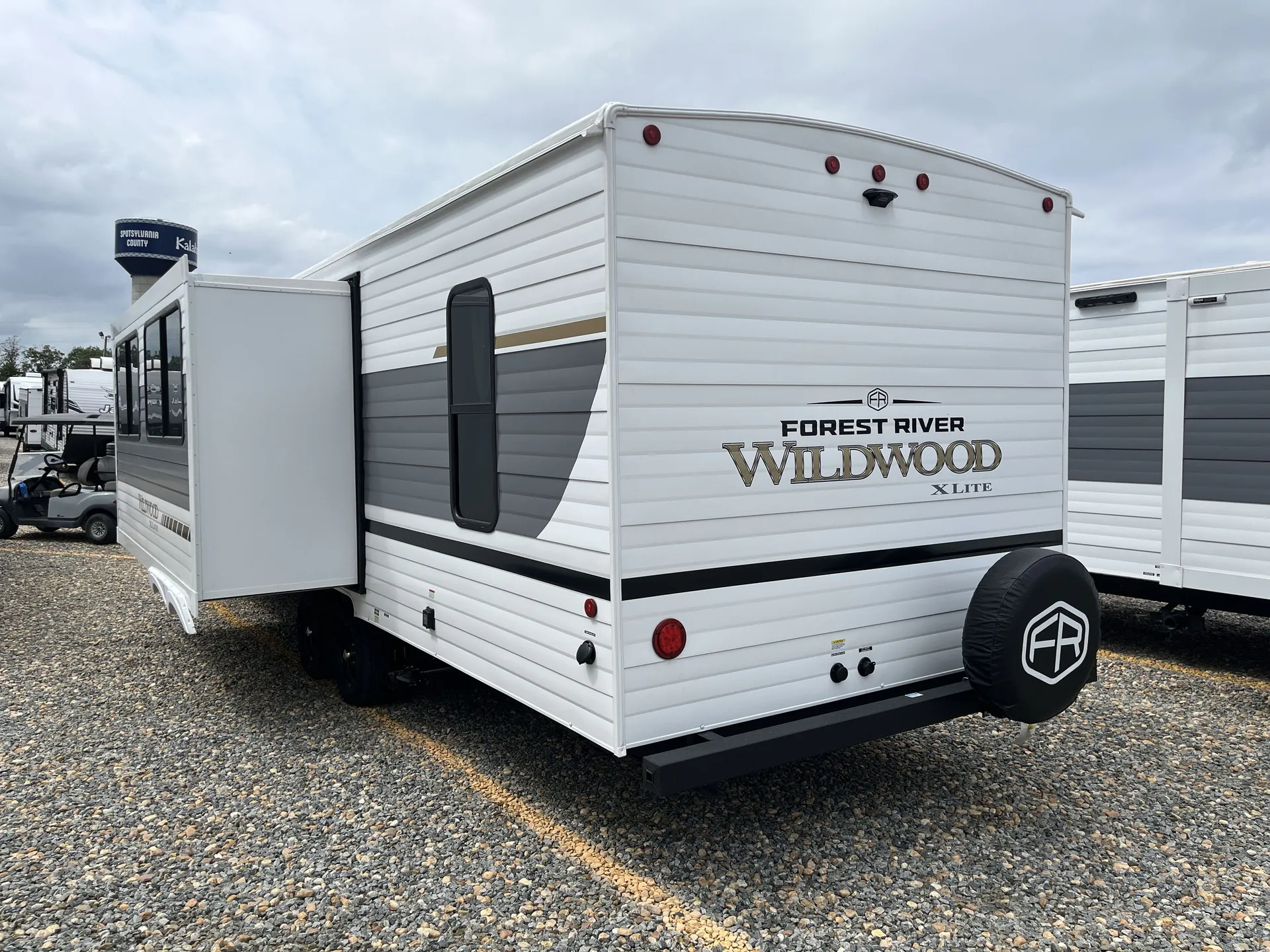 2027 Forest River Wildwood X-Lite 273QBXL — backside