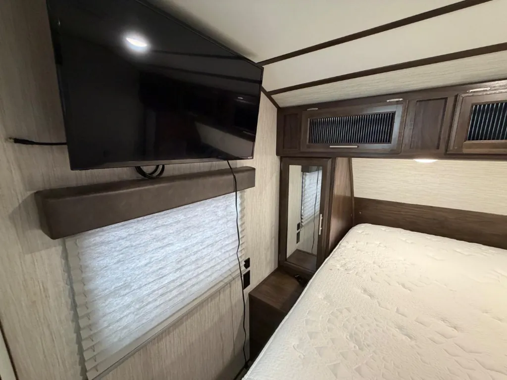 2019 Forest River Cherokee Alpha Wolf 26RL, Photos photo 17