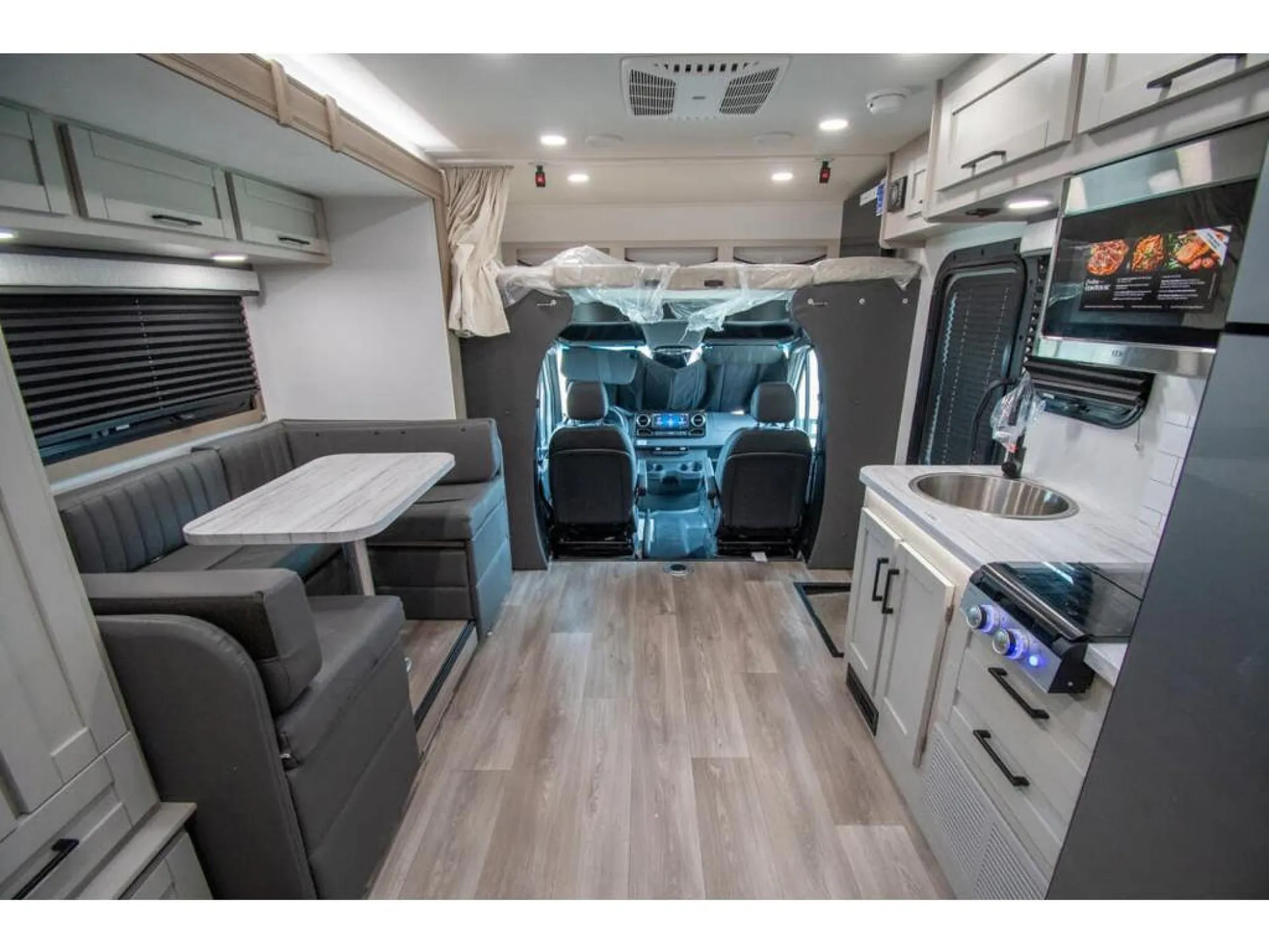 2026 Entegra Coach Qwest SE 24L - Photo 3