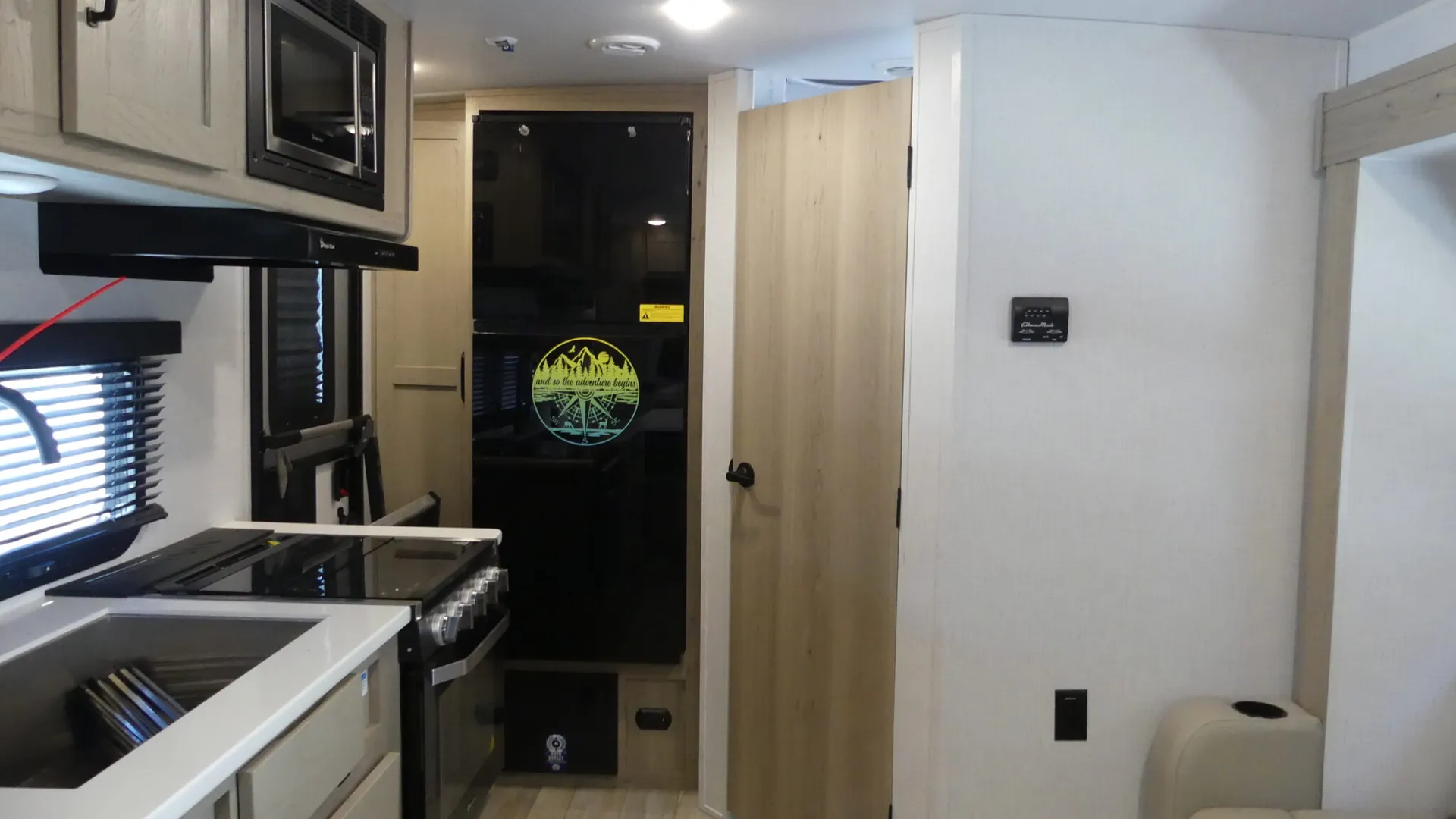2024 Forest River Rockwood Mini Lite 2109S - Photo 3