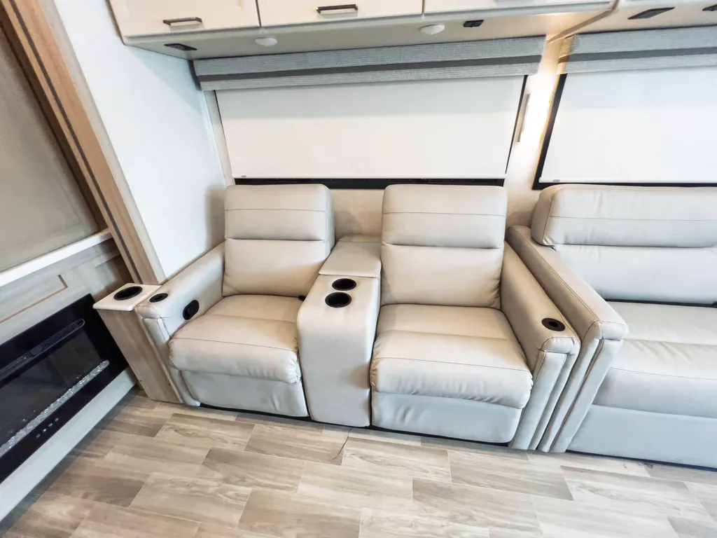 2027 Thor Motor Coach Windsport 36H, Photos photo 10
