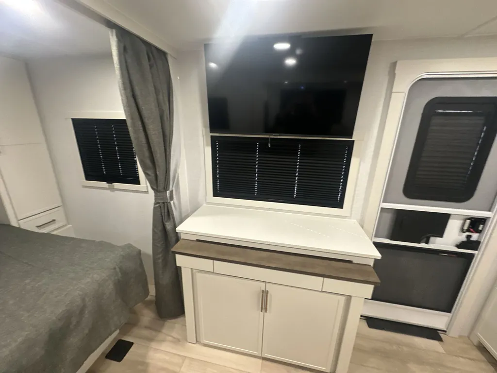 2026 Brinkley Model Ix 23X, Photos photo 7
