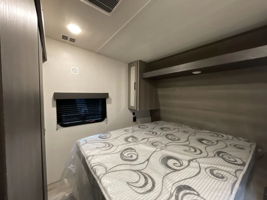 2024 Keystone Raptor 429, Photos photo 12